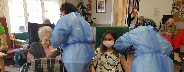 Les persones ateses i l’equip de la Fundació Emma han començat a ser vacunats