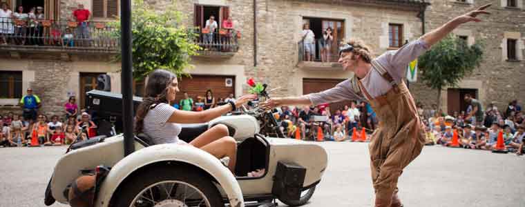 Circ damunt d’un sidecar amb Pessic de circ